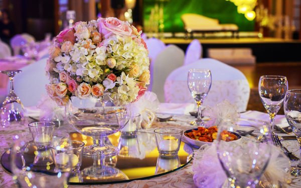 02-centerpiece-Palazzo-Versace-Hotel-Duba-UAE-royal-wedding