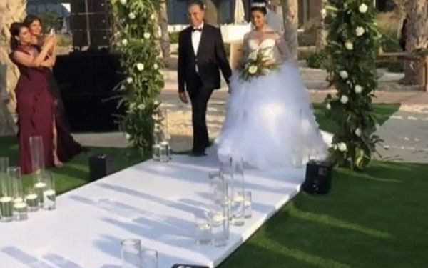 Ola Farahat wedding bride enterance nikki beach dubai